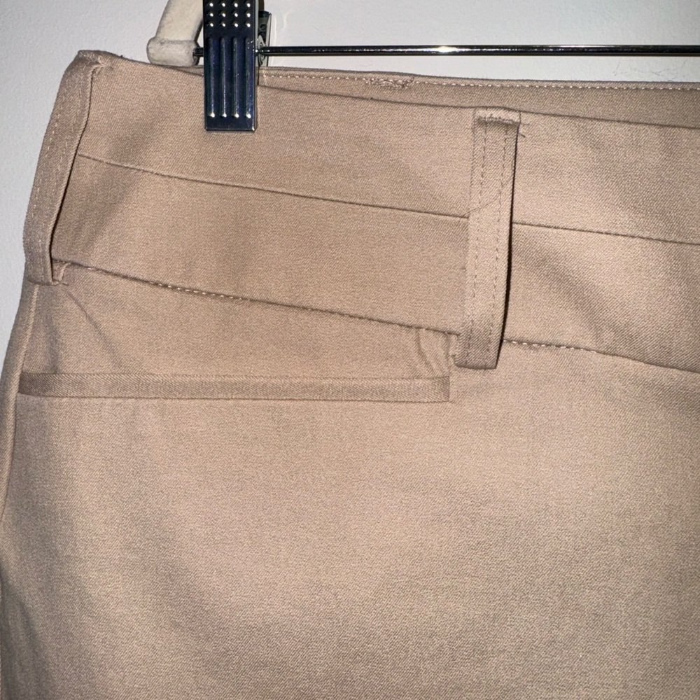 Size 22 The Season Capri Mid Rise Classic Tan Women's Pants Lane Bryant NWT - Picture 2 of 3